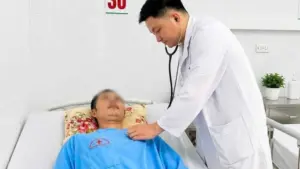 Người đàn ông ở Thanh Hóa bị điện giật, ngã từ độ cao 3m, ngừng tim nhưng được cứu sống và phục hồi hoàn toàn.