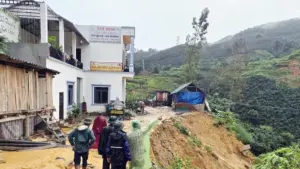 Mưa lũ ở Sơn La làm 1 người bị thương, hơn 300 nhà dân bị ảnh hưởng, nhiều khu vực ngập úng và sạt lở, lực lượng chức năng khẩn trương khắc phục.