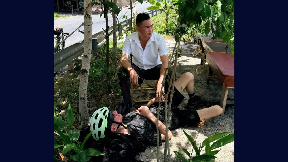 Du khách Hà Lan gặp sự cố sức khỏe trên đèo Hải Vân và được người dân hỗ trợ kịp thời. Câu chuyện đẹp giữa hành trình du lịch.