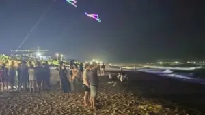Du khách nước ngoài bị sóng lớn cuốn mất tích khi đứng gần mép nước ở biển Tuy Hòa, lực lượng cứu hộ đang nỗ lực tìm kiếm.