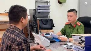 Khởi tố giám đốc bán gần 34.000 cuốn sách giáo khoa giả, tổng giá trị hàng hóa gần 598 triệu đồng tại Đồng Nai.