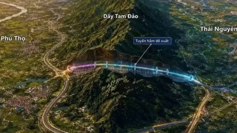 Hầm xuyên núi Tam Đảo dài khoảng 2km thuộc tuyến đường gần 20km, kết nối Thái Nguyên, Phú Thọ và Hà Nội.