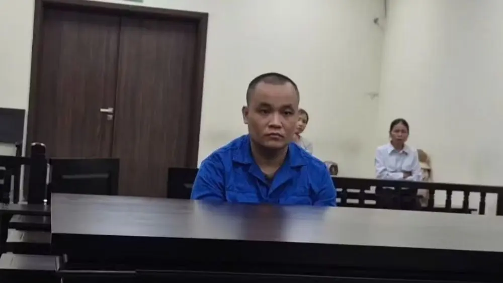 Lương Quang Tiến lĩnh 13 năm 6 tháng tù vì lừa đảo khoảng 1 tỷ đồng qua môi giới xuất khẩu lao động trên mạng.