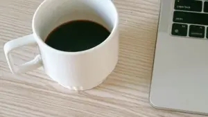 Uống cà phê điều độ có thể hỗ trợ sức khỏe làn da nhờ chất chống oxy hóa. Tìm hiểu cách uống đúng để phát huy lợi ích.