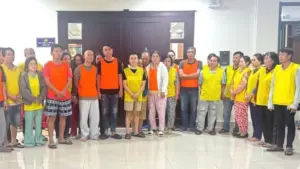 Cảnh sát triệt phá đường dây cá độ, đồng loạt khám xét 11 địa điểm và bắt giữ nhiều người liên quan. Xem diễn biến vụ án.