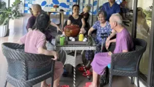 Chuẩn bị tài chính tuổi già và lựa chọn viện dưỡng lão giúp giảm áp lực cho con cái, hướng đến cuộc sống an yên khi về già.