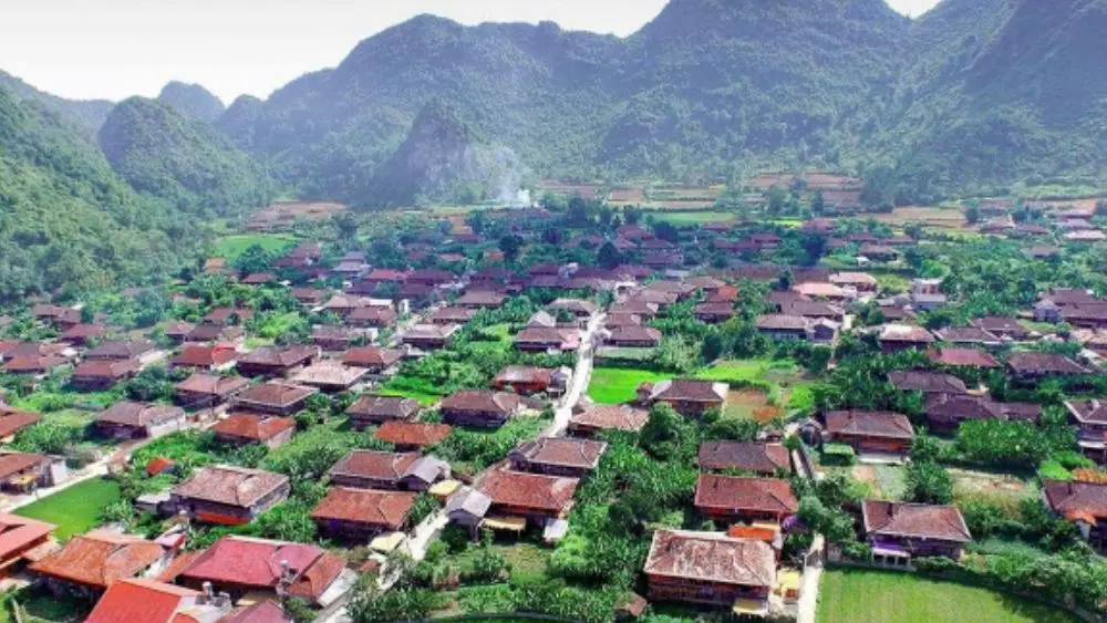 Làng Quỳnh Sơn với hơn 400 nhà sàn truyền thống vừa được công nhận là Làng du lịch tốt nhất thế giới. Khám phá nét đẹp độc đáo của điểm đến này.