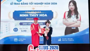 Nữ sinh Ninh Thúy Hoa vượt nghịch cảnh, tốt nghiệp thủ khoa với điểm gần tuyệt đối. Câu chuyện truyền cảm hứng đáng đọc.