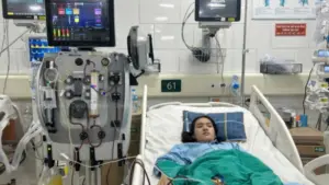 Nữ sinh sư phạm mắc viêm não tự miễn đang điều trị tại Bệnh viện Bạch Mai, cần sự chung tay giúp đỡ để tiếp tục giành lấy cơ hội sống.
