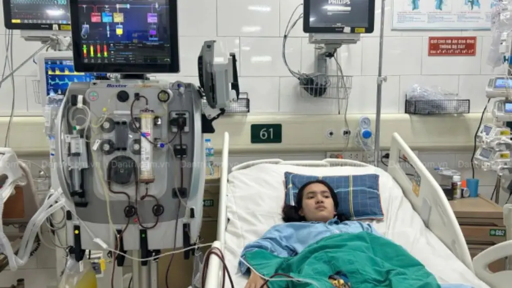 Nữ sinh sư phạm mắc viêm não tự miễn đang điều trị tại Bệnh viện Bạch Mai, cần sự chung tay giúp đỡ để tiếp tục giành lấy cơ hội sống.