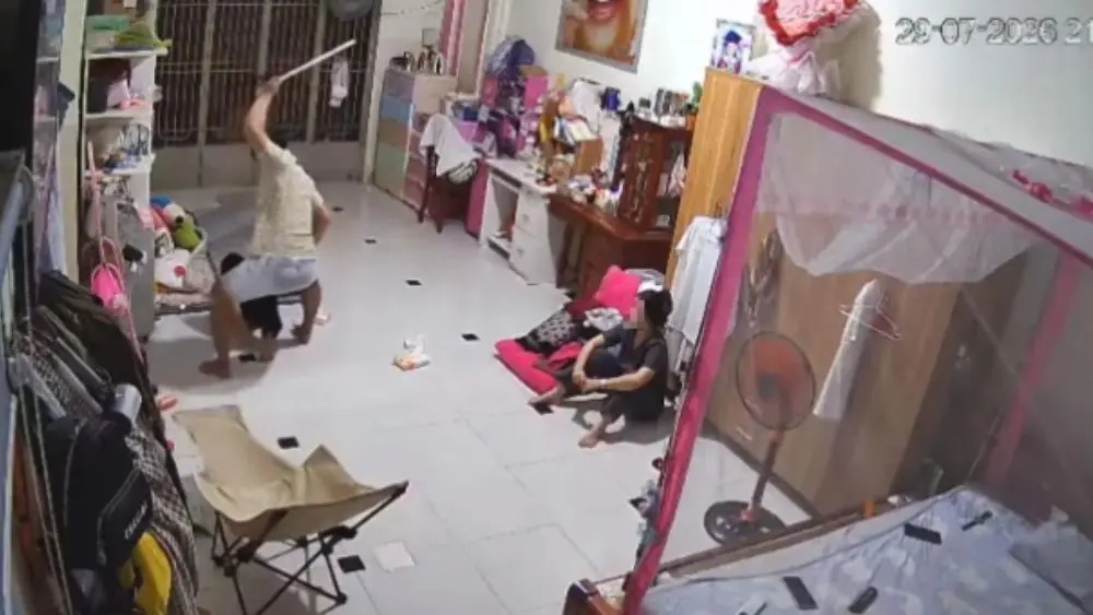 Vụ bé gái 11 tuổi bị bạo hành gây phẫn nộ. Cập nhật diễn biến điều tra và thông tin mới nhất về vụ việc.