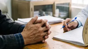 Người đàn ông kiêng quan hệ 10 năm vì ngại ngùng được bác sĩ điều trị cá thể hóa, giúp chức năng cương dần cải thiện.