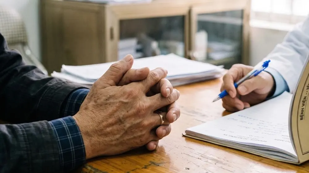 Người đàn ông kiêng quan hệ 10 năm vì ngại ngùng được bác sĩ điều trị cá thể hóa, giúp chức năng cương dần cải thiện.