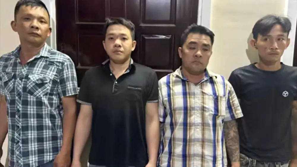 Bắt giữ nhóm trộm chó manh động dùng súng chống trả khiến một thượng úy công an bị thương ở Cần Thơ. Vụ việc đang được điều tra.