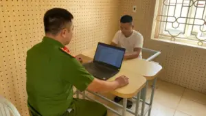 Tài xế Đỗ Văn Hòe bị tạm giữ sau khi gây tai nạn chết người, rời hiện trường và mang ô tô đi cất giấu. Xem chi tiết vụ việc.