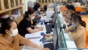 Chính phủ yêu cầu các bộ, ngành hoàn thành sắp xếp, tinh gọn bộ máy trong tháng 10/2026, đồng thời đẩy mạnh phân cấp, phân quyền.