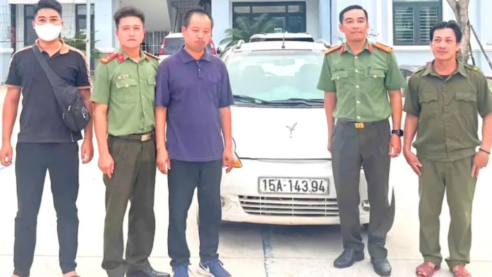 Công an truy vết tài xế gây tai nạn rồi bỏ trốn khoảng 700 km và bắt giữ sau 38 giờ. Những manh mối giúp phá án được hé lộ.
