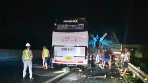Tai nạn trên cao tốc Phan Thiết - Dầu Giây khiến nữ du khách Nga tử vong, một người khác bị thương. Xem chi tiết vụ việc.