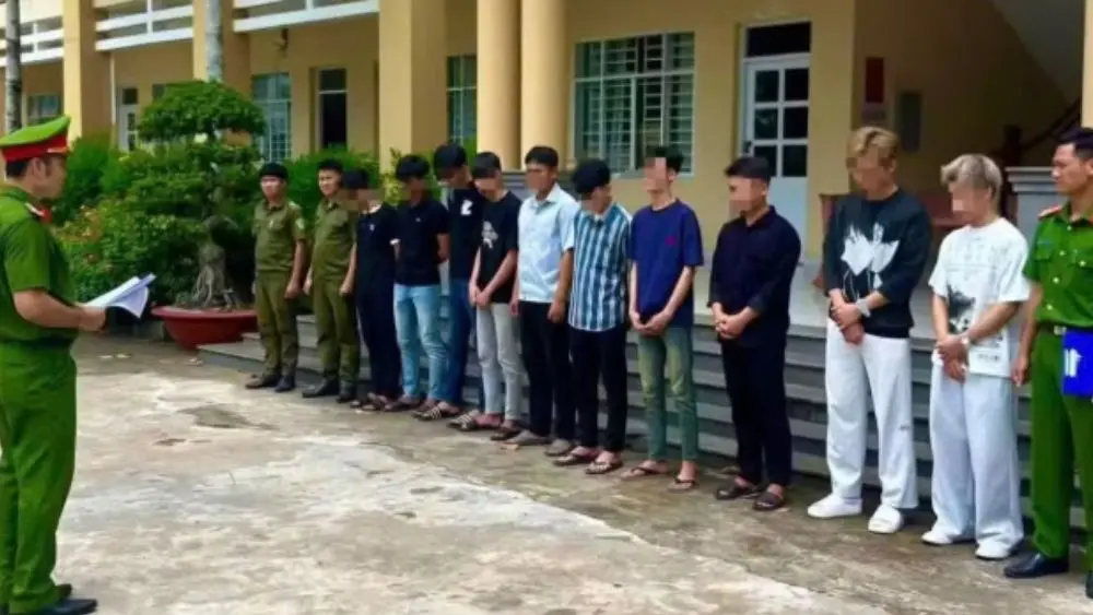12 người ở Đồng Nai bị khởi tố sau vụ gây rối tại quán ăn. Công an đang làm rõ hành vi của các đối tượng liên quan.