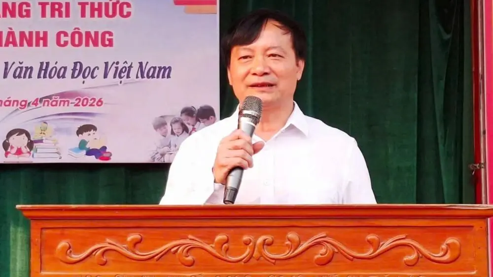 Thầy Nguyễn Hữu Danh xin trở lại bục giảng sau gần 20 năm làm quản lý, nhằm tạo cơ hội cho cán bộ trẻ và tiếp tục bồi dưỡng học sinh.