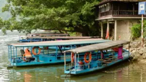 Hồ Ba Bể công bố lại 6 bến thủy phục vụ khách tham quan, tạo điều kiện kết nối du lịch đường thủy trên hồ và sông Năng.