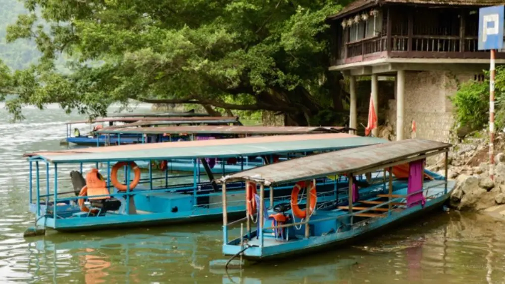Hồ Ba Bể công bố lại 6 bến thủy phục vụ khách tham quan, tạo điều kiện kết nối du lịch đường thủy trên hồ và sông Năng.