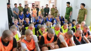 Đường dây lừa đảo qua quét mã QR bị triệt phá, 40 nghi phạm người Việt Nam tại Lào bị bắt giữ. Hé lộ mắt xích quan trọng trong đường dây.