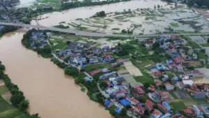 Mưa lớn tại Thái Nguyên gây ngập sâu nhiều nơi, ảnh hưởng giao thông và đời sống người dân. Cập nhật tình hình ngập lụt mới nhất.