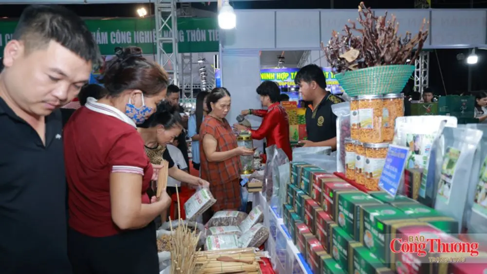 Đặc sản Thanh Hóa như trà, nước mắm, nấm và sản phẩm chế biến sâu thu hút khách tại hội chợ miền Trung - Tây Nguyên.