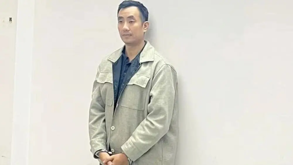 Bắt giữ giám đốc Trần Tiến Đạt, người bị cáo buộc tự ý bán, thế chấp tài sản góp vốn của hai người ở Hà Nội để chiếm đoạt tiền.