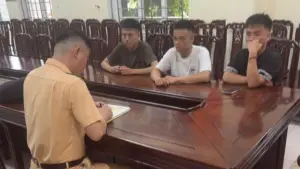 CSGT Nghệ An xử lý 60 trường hợp vi phạm sau khi nhiều thanh thiếu niên tụ tập, chạy xe tốc độ cao để ăn mừng bóng đá.