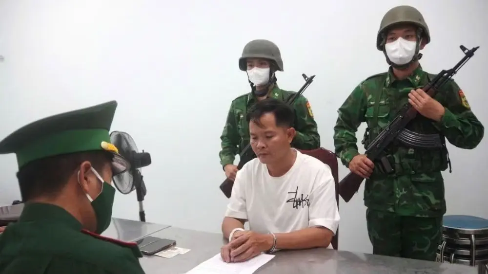Phá đường dây tổ chức đưa người xuất, nhập cảnh trái phép, tạm giữ 9 đối tượng, trong đó có 7 người quốc tịch Trung Quốc.