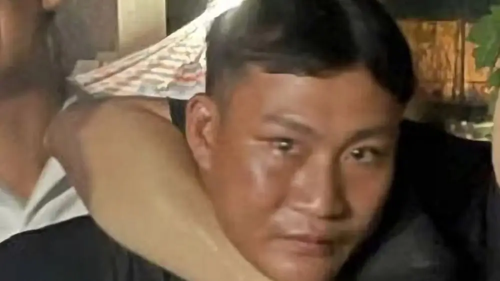Bắt nghi phạm cướp điện thoại ở Hà Nội sau 48 giờ truy xét. Lường Văn Tiến bị cáo buộc dùng dao uy hiếp nhân viên siêu thị.