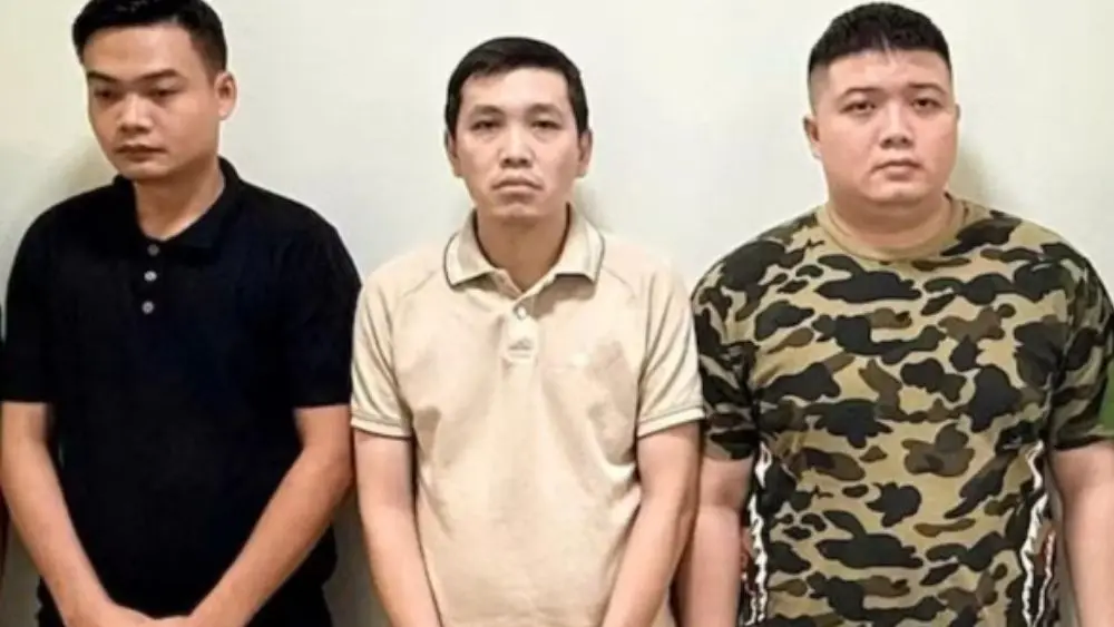 Công an Thanh Hóa triệu tập 3 người liên quan vụ thuốc Adrenaline giá 4.000 đồng/lọ được bán 600.000 đồng/lọ cho gia đình bệnh nhân.