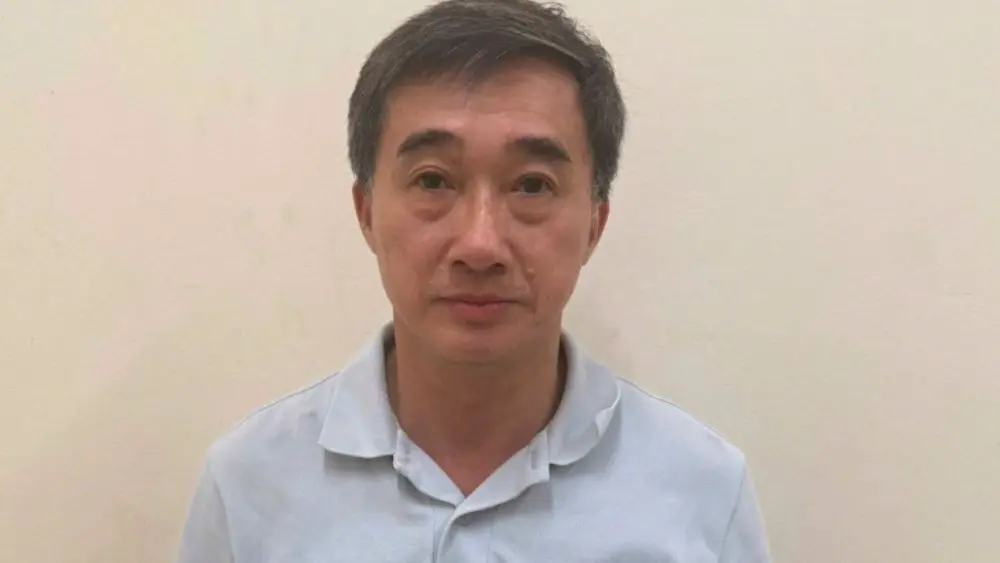Thứ trưởng Trần Văn Thuấn và loạt lãnh đạo bệnh viện vướng lao lý trong các vụ án liên quan đấu thầu, mua sắm thiết bị y tế.