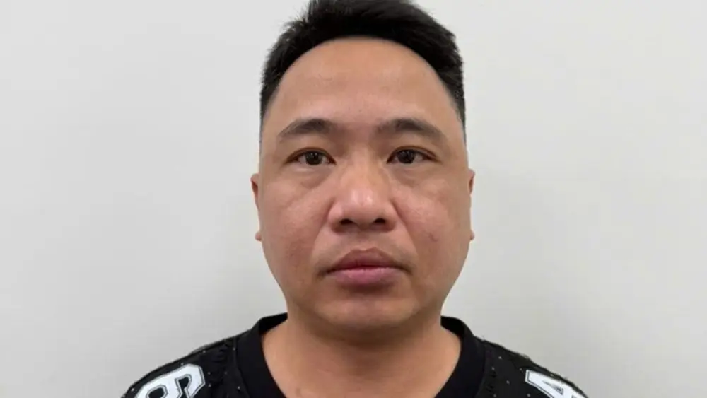 Dương Văn Huy, đối tượng bị truy nã đặc biệt nguy hiểm về tội “Cướp tài sản”, đã ra đầu thú sau gần 10 tháng lẩn trốn.