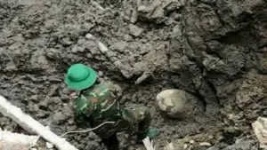 Lực lượng Công binh Hải Phòng di dời, xử lý an toàn quả bom 300kg được phát hiện tại phố Cầu Đất.