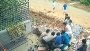 Tai nạn lao động tại phường B’Lao khiến ông N.C.Q. tử vong sau khi bị trụ bê tông đè trong lúc tháo dỡ cổng nhà.