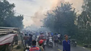 Cháy nhà yến ven quốc lộ 30 khiến giao thông qua khu vực ùn tắc