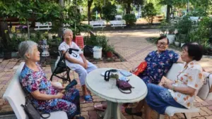Người cao tuổi tại viện dưỡng lão trong bối cảnh Việt Nam đang già hóa nhanh, đặt ra yêu cầu chăm sóc và duy trì sức khỏe lâu dài.