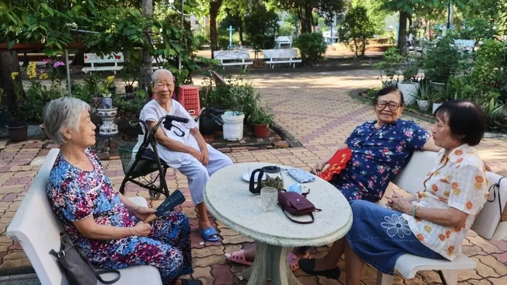 Người cao tuổi tại viện dưỡng lão trong bối cảnh Việt Nam đang già hóa nhanh, đặt ra yêu cầu chăm sóc và duy trì sức khỏe lâu dài.