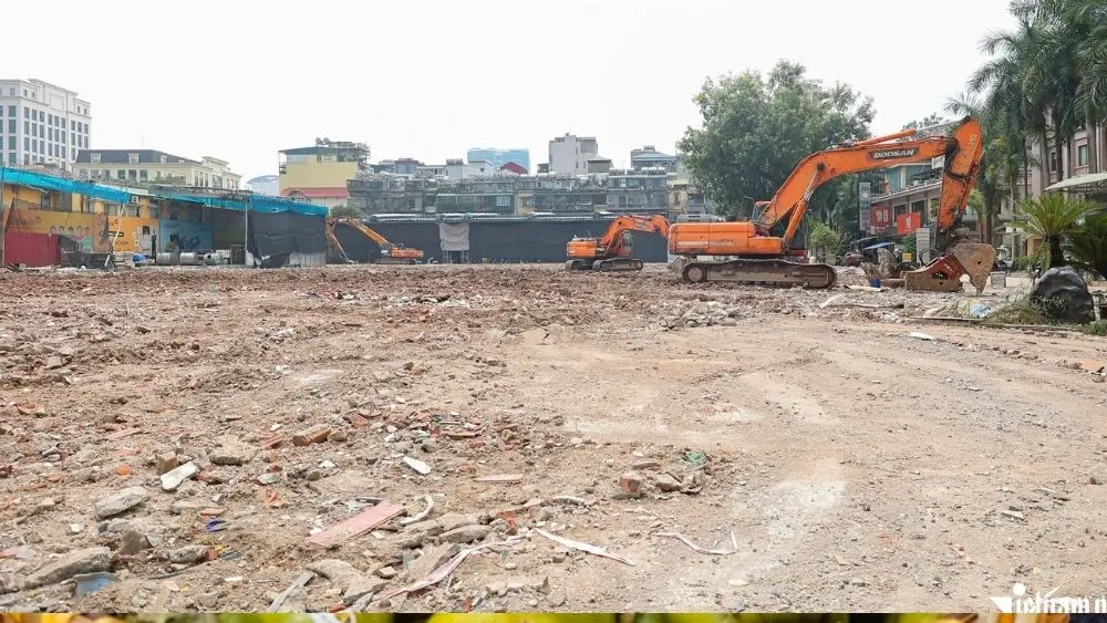 Khu đất số 5 Đào Duy Anh đang được tháo dỡ, thu dọn mặt bằng để chuẩn bị xây dựng tổ hợp tháp đôi 99 tầng.