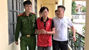 Huỳnh Ngọc Hiền bị bắt sau hơn 5 năm trốn truy nã vì chém vợ và mẹ vợ, khi đang lẩn trốn tại TP Huế.
