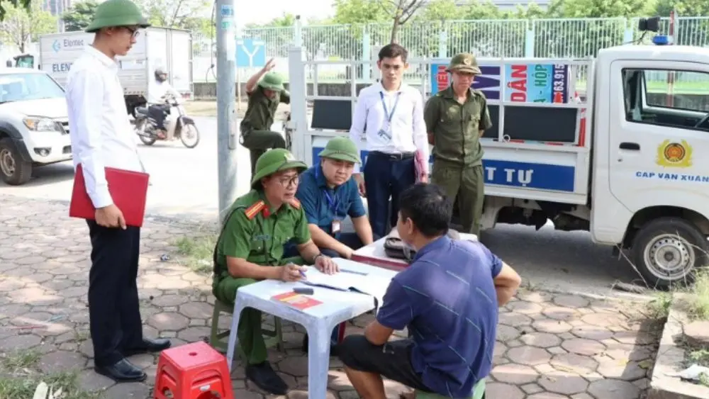 Thái Nguyên xử phạt nhiều trường hợp xây nhà sai quy hoạch tại phường Vạn Xuân, yêu cầu tháo dỡ phần công trình vi phạm.