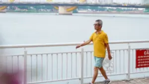 Đi bộ đúng cách không làm khớp gối mòn nhanh hơn, đồng thời giúp giảm đau, tăng sức mạnh cơ và duy trì khả năng vận động.