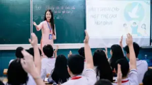 Tuổi nghỉ hưu của giáo viên đang nhận nhiều ý kiến trái chiều, từ đề xuất giảm tuổi hưu đến quan điểm cần tận dụng kinh nghiệm của nhà giáo lớn