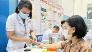 BHYT được đề xuất chi tối đa 350.000 đồng cho mỗi lần khám sức khỏe định kỳ của người trên 18 tuổi, kèm danh mục dịch vụ cụ thể.
