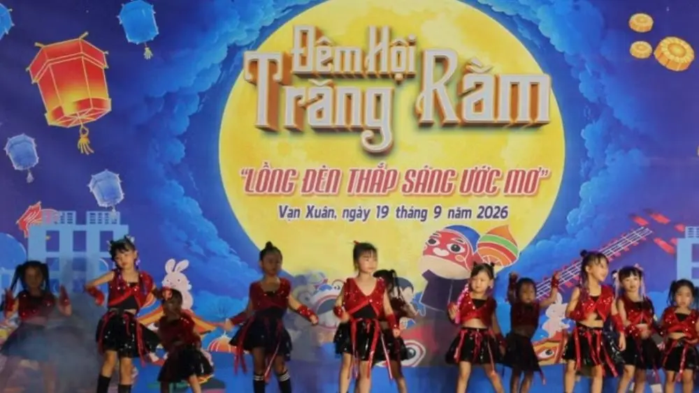 Thiếu nhi Thái Nguyên tham gia Đêm hội Trăng rằm và vui đón Trung thu.