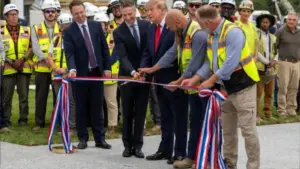 Tổng thống Mỹ Donald Trump khánh thành bãi đáp trực thăng mới của Nhà Trắng