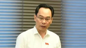 Thiếu sách giáo khoa, sáp nhập trường và tuyển sinh đại học 2027 là những vấn đề chờ Bộ trưởng Hoàng Minh Sơn giải trình.